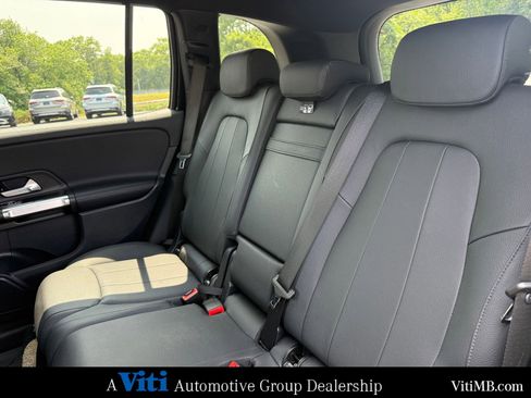 Used 2022 Mercedes-Benz GLB 250 4MATIC image 21