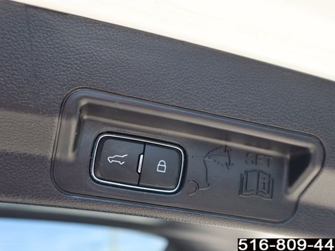 Used 2022 Ford Explorer XLT w/ Equipment Group 202A image 36