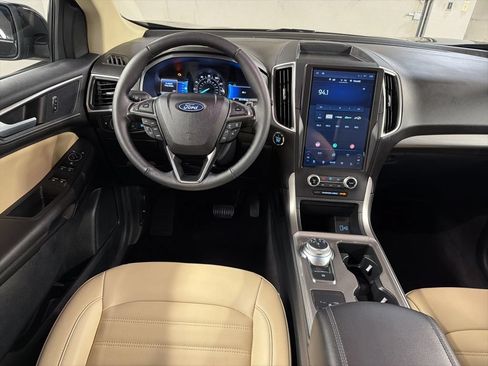Certified 2024 Ford Edge SEL w/ Convenience Package AWD/4WD image 9