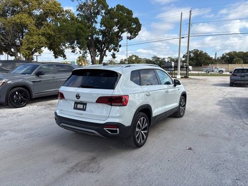 Used 2022 Volkswagen Taos SE image 4