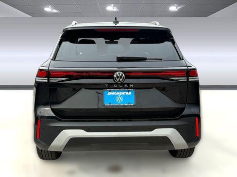 Used 2025 Volkswagen Tiguan S image 9