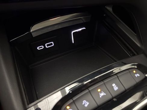 Used 2023 Buick Envision Essence image 33