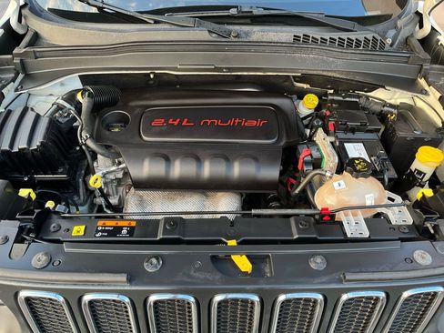 Used 2017 Jeep Renegade Sport w/ Power & Air Group FWD image 12