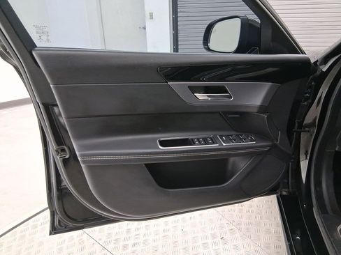 Used 2017 Jaguar XF R-Sport image 21