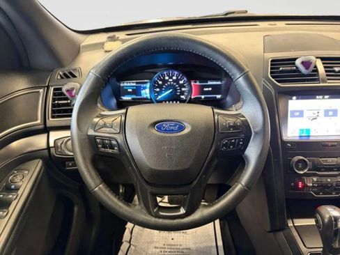 Used 2019 Ford Explorer XLT w/ Equipment Group 202A AWD/4WD image 25