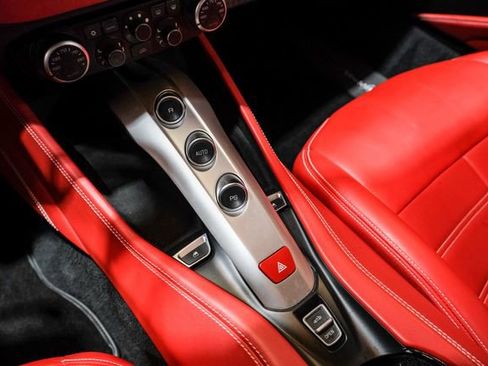 Used 2018 Ferrari California T image 31