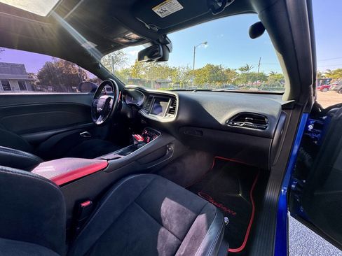 Used 2018 Dodge Challenger R/T Scat Pack w/ Leather Interior Group RWD image 26