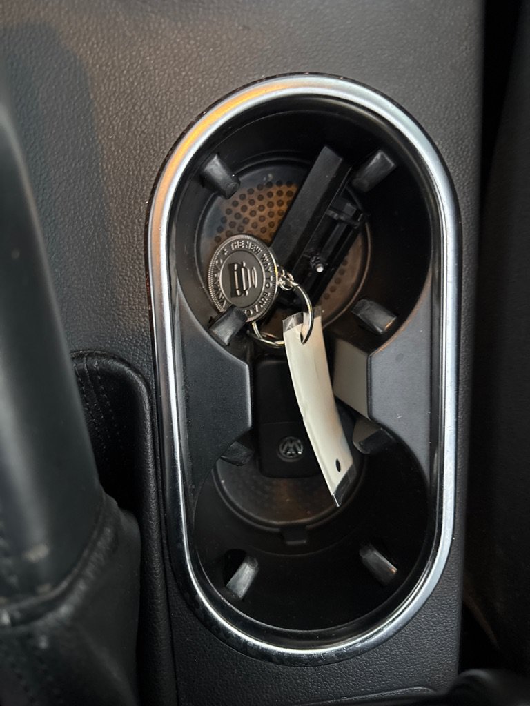 Used 2013 Volkswagen Beetle TDI FWD image 35