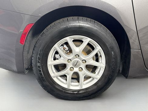 Used 2021 Chrysler Voyager Lxi FWD image 33