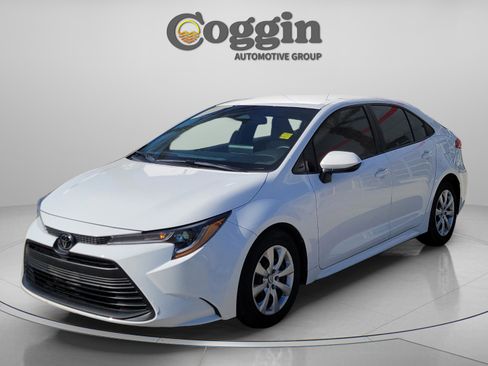 Certified 2023 Toyota Corolla LE FWD image 1