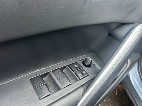 Used 2024 Toyota Corolla Cross XLE w/ Convenience Package image 23