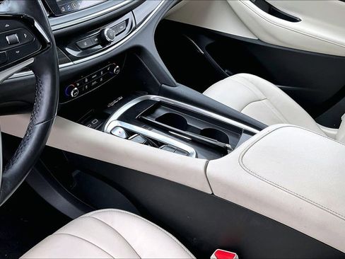 Used 2023 Buick Enclave Essence image 12