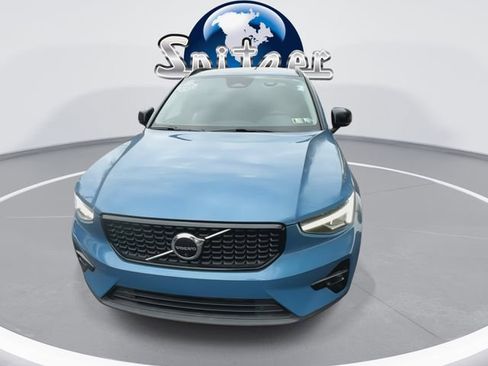 Used 2023 Volvo XC40 B5 Plus w/ Climate Package image 3