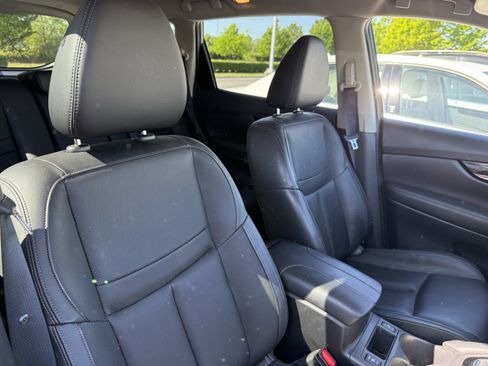 Used 2018 Nissan Rogue SL w/ Premium Package image 35