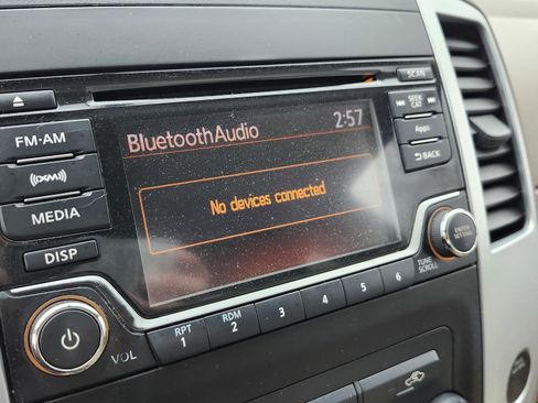 Used 2016 Nissan Frontier SV image 2