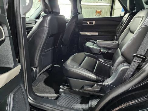 Used 2021 Ford Explorer XLT w/ Equipment Group 202A AWD/4WD image 10