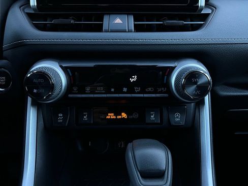 Used 2025 Toyota RAV4 XLE image 27