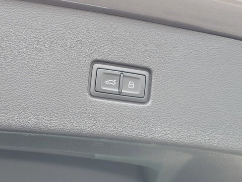 Used 2025 Audi Q8 Premium w/ Convenience Package image 10