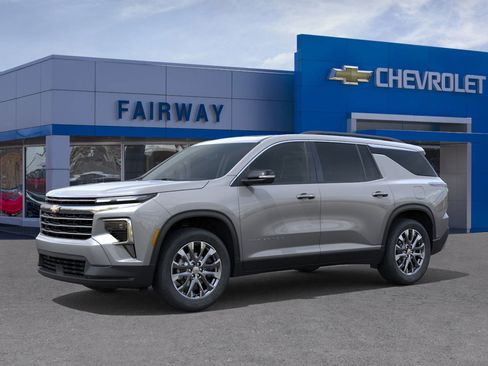 New 2026 Chevrolet Traverse LT image 2