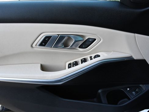 Used 2023 BMW 330e image 19