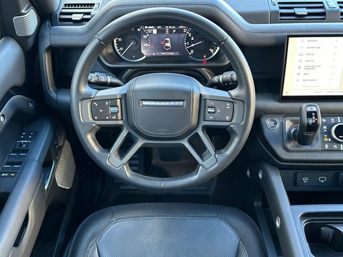 Used 2023 Land Rover Defender 130 X-Dynamic SE image 12