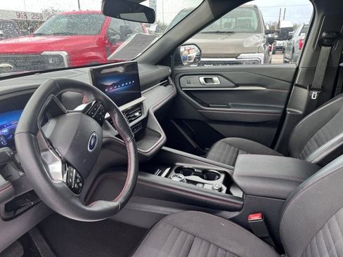 Used 2025 Ford Explorer ST-Line w/ ST-Line Street Pack image 12
