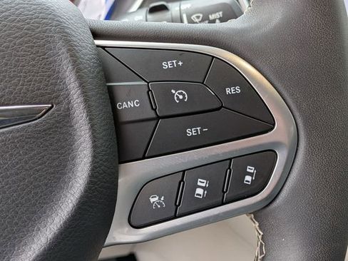 Certified 2024 Chrysler Pacifica Touring-L FWD image 20
