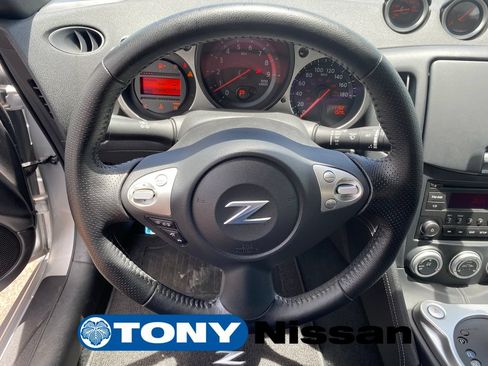 Used 2017 Nissan 370Z Coupe RWD image 32