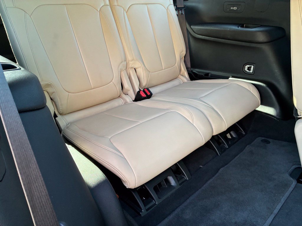 Used 2023 Jeep Grand Cherokee L Limited AWD/4WD image 32