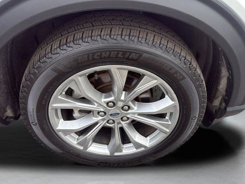 Used 2024 Ford Explorer XLT w/ Equipment Group 202A image 35