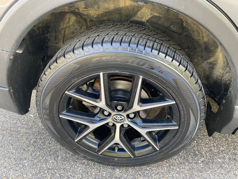 Used 2018 Toyota RAV4 SE w/ Power Extra Value Package AWD/4WD image 6