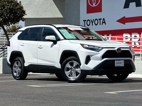 Used 2024 Toyota RAV4 XLE AWD/4WD image 8
