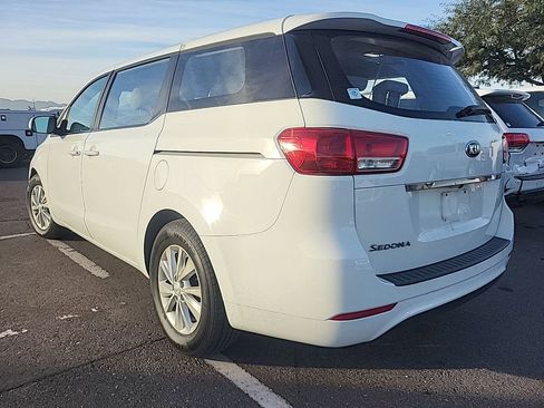 Used 2018 Kia Sedona L image 6