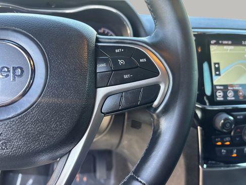 Used 2022 Jeep Grand Cherokee Laredo E image 28