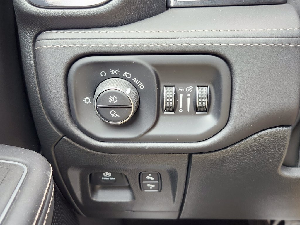 Used 2023 RAM 1500 Limited AWD/4WD image 23