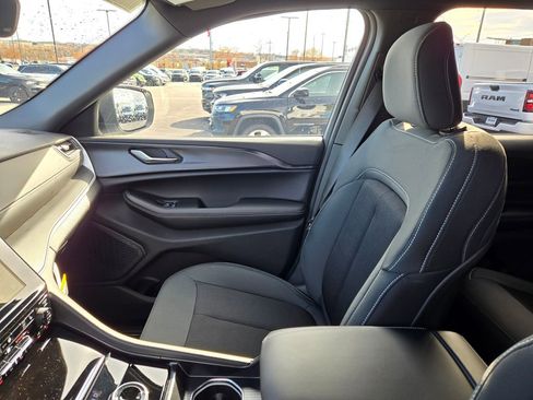 New 2025 Jeep Grand Cherokee Laredo X image 24