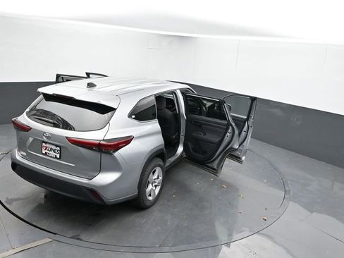 Used 2023 Toyota Highlander LE image 65