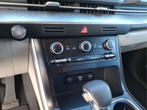 Used 2024 Kia Carnival LX FWD image 28