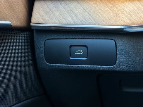 Certified 2025 Volvo XC90 B5 Plus w/ Protection Package Premier image 33