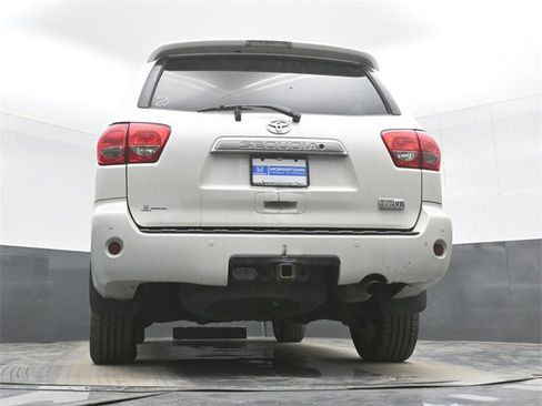 Used 2017 Toyota Sequoia Platinum image 33