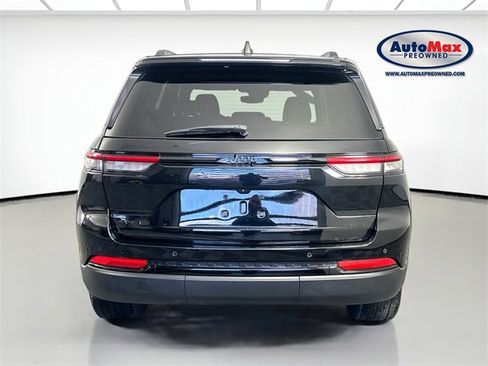 Used 2023 Jeep Grand Cherokee Altitude image 8