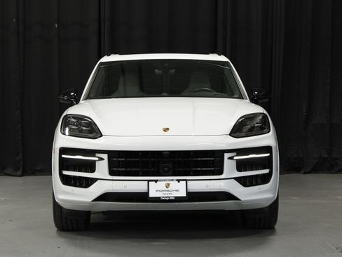Used 2025 Porsche Cayenne GTS AWD/4WD image 8