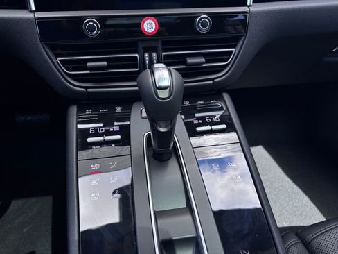 New 2026 Porsche Macan image 19