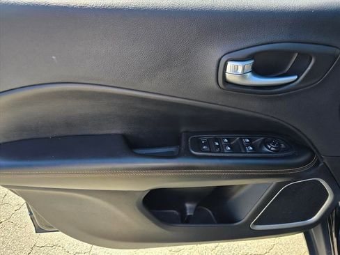 Used 2018 Jeep Compass Limited w/ Navigation Group AWD/4WD image 9