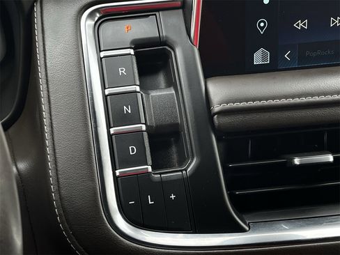 Used 2022 Chevrolet Tahoe Z71 w/ Luxury Package image 17