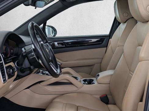 Used 2021 Porsche Cayenne AWD/4WD image 18