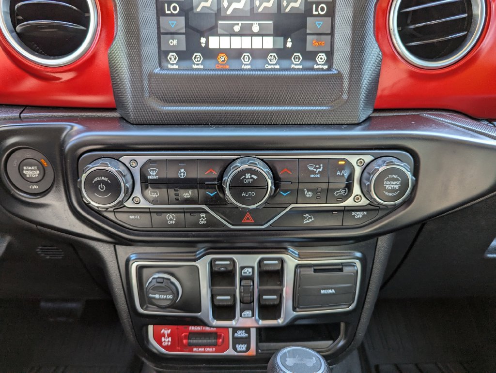 Used 2021 Jeep Wrangler Unlimited Rubicon w/ Cold Weather Group AWD/4WD image 23