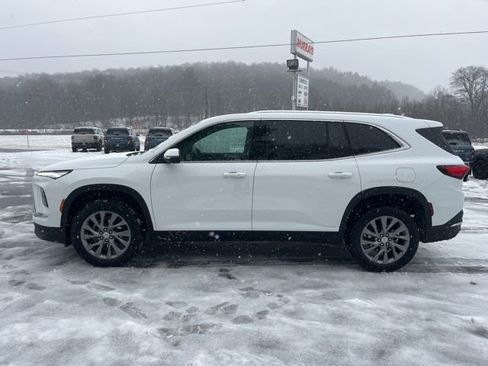 Used 2025 Buick Enclave Preferred image 9