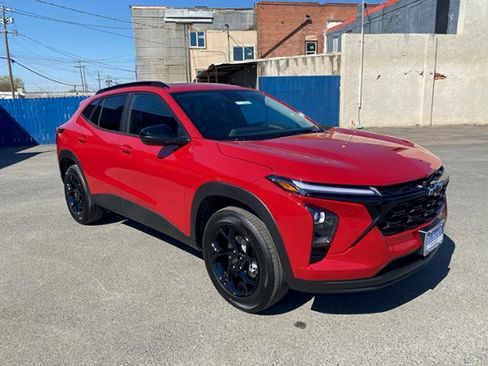 New 2026 Chevrolet Trax LT w/ Sunroof Package FWD image 9