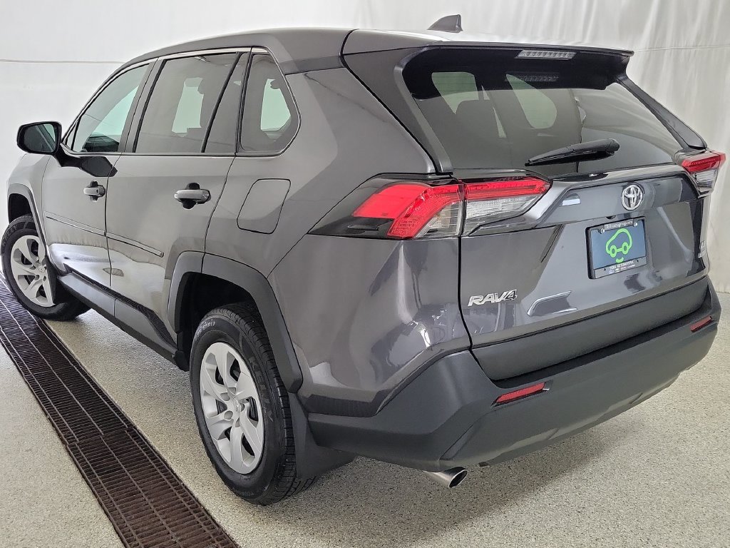 Used 2024 Toyota RAV4 LE AWD/4WD image 8